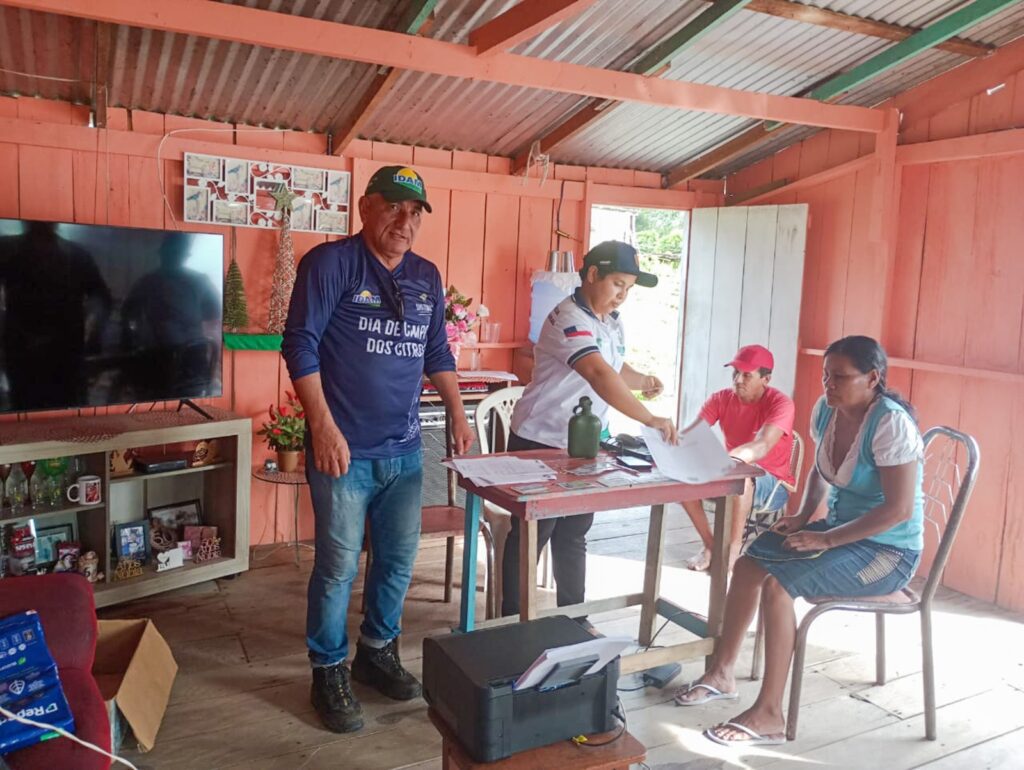 Manacapuru: mais de 60 agricultores têm documentos regularizados pelo Idam 3 Idam Atendimentos Vila Rica de Caviana Divulgacao 2 1024x770 1