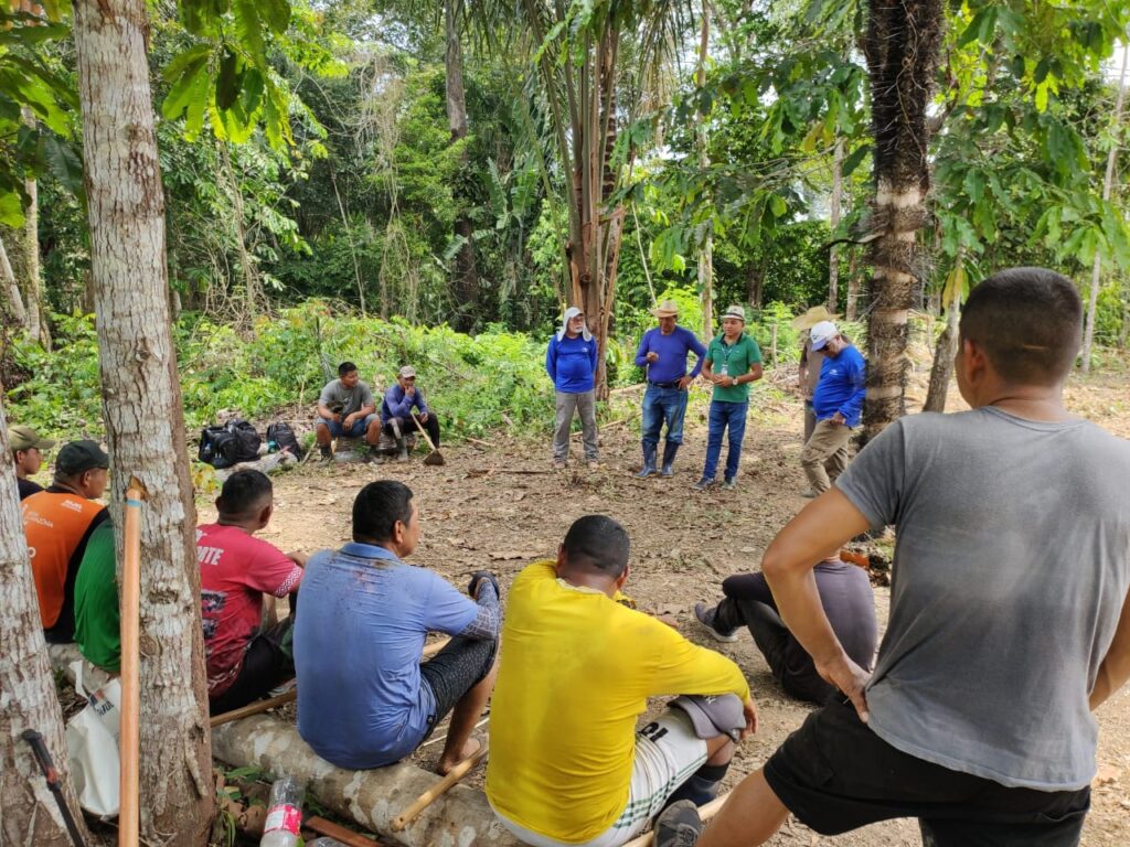 Idam acompanha a implantação de Unidades de Referência Tecnológica para a Cultura da Banana em Tefé 2 Idam Unidades de Referencia Tecnologica para a Cultura da Banana em Tefe Fotos Divulgacao 1 1024x768 1