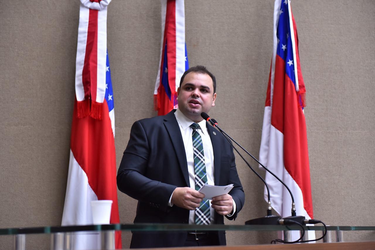 Leis de Roberto Cidade dao visibilidade ao Alzheimer durante o E28098Fevereiro Roxo mes de conscientizacao da doenca