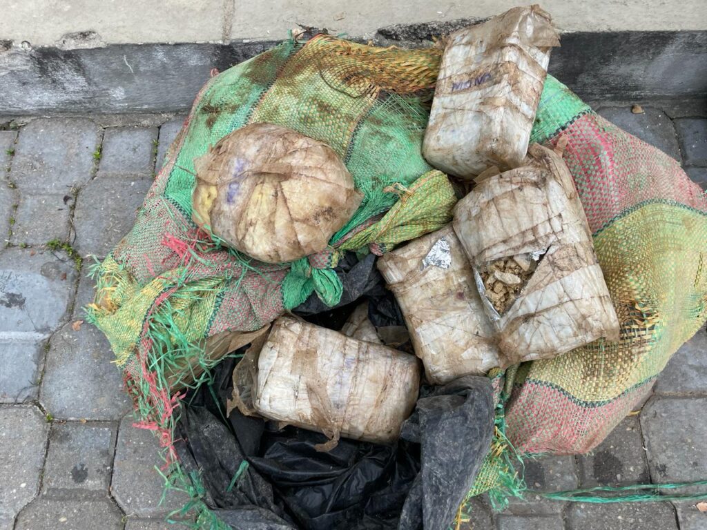 Polícia Civil do Amazonas apreende cerca de uma tonelada de drogas no rio Solimões, avaliada em R$ 9,5 milhões 3 PCAM DROGA APREENDIDA FOTO ERLON RODRIGUES 4 1024x768 1