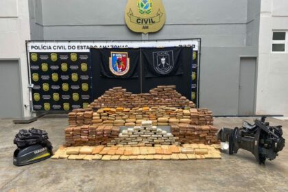 PMAM OCORRENCIA COE PMAM PRENDE HOMEM E APREENDE 435 QUILOS DE DROGAS EM EMBARCACAO NO RIO NEGRO FOTO DIVULGACAO PMAM.jpeg02 1024x768 1
