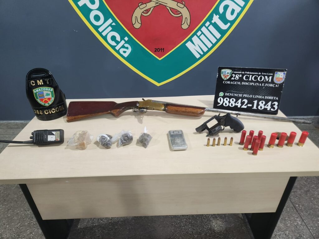 PMAM apreende duas armas de fogo e drogas em comunidade na zona leste 2 PMAM 28a CICOM DETEM 02 NACIONAIS E 02 ARMAS DE FOGO FOTO DIVULGACAO PMAM 1024x768 1