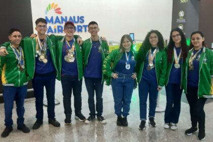PMAM ALUNOS DO COLEGIO MILITAR DA PMAM EMBARCAM PARA REPRESENTAR O BRASIL NA OLIMPIADA INTERNACIONAL DE MATEMATICA FOTO DIVULGACAO PMAM 1024x473 1