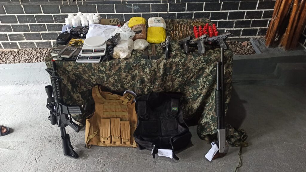 Forças de Segurança prendem chefe de organização criminosa em Iranduba 2 PMAM DROGAS E ARMAS APRENDIDAS EM IRANDUBA FOTO DIVULGACAO PMAM 1 1024x575 1