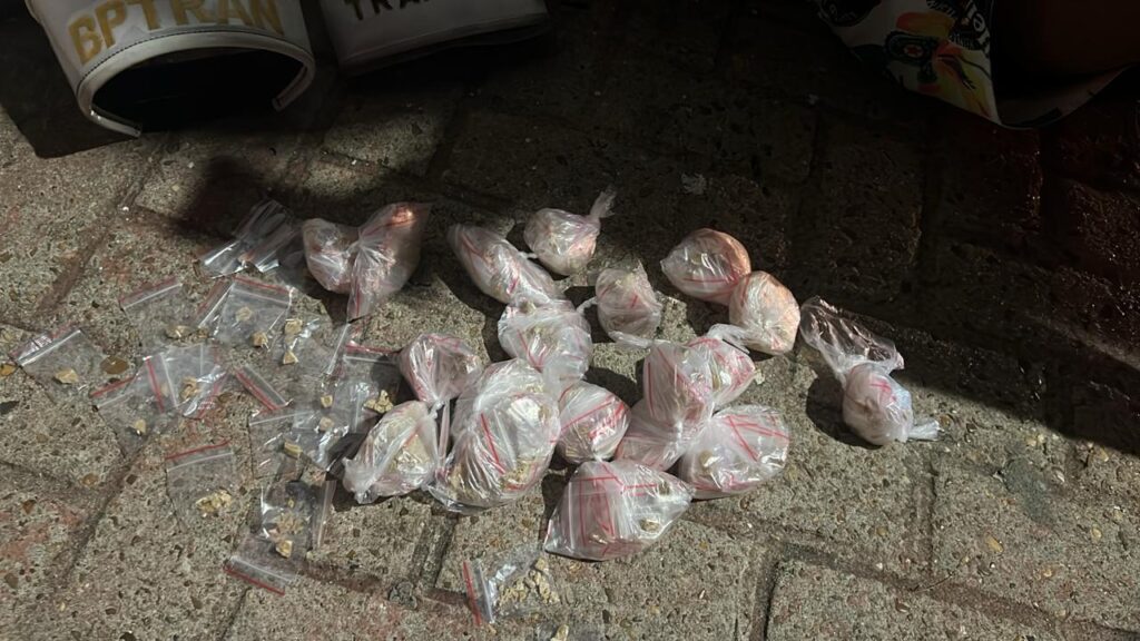 Operação Impacto: Polícia Militar do Amazonas prende homem com quase 500 trouxinhas de drogas 2 PMAM OPERACAO IMPACTO BPTRAN PRENDE 01 HOMEM COM DROGAS FOTOS DIVULGACAO PMAM 1024x576 1