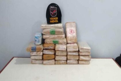 PMAM POLICIA MILITAR APREENDE CERCA 26 QUILOS DE DROGA EM ALVARAES FOTO DIVULGACAO PMAM 1024x473 1