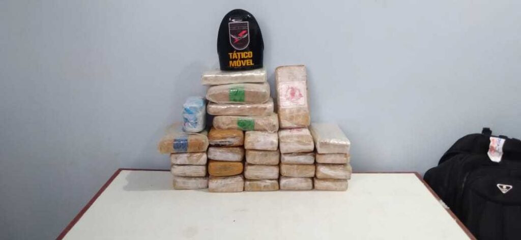 Polícia Militar do Amazonas apreende cerca de 26 quilos de droga em Alvarães 2 PMAM POLICIA MILITAR APREENDE CERCA 26 QUILOS DE DROGA EM ALVARAES FOTO DIVULGACAO PMAM 1024x473 1