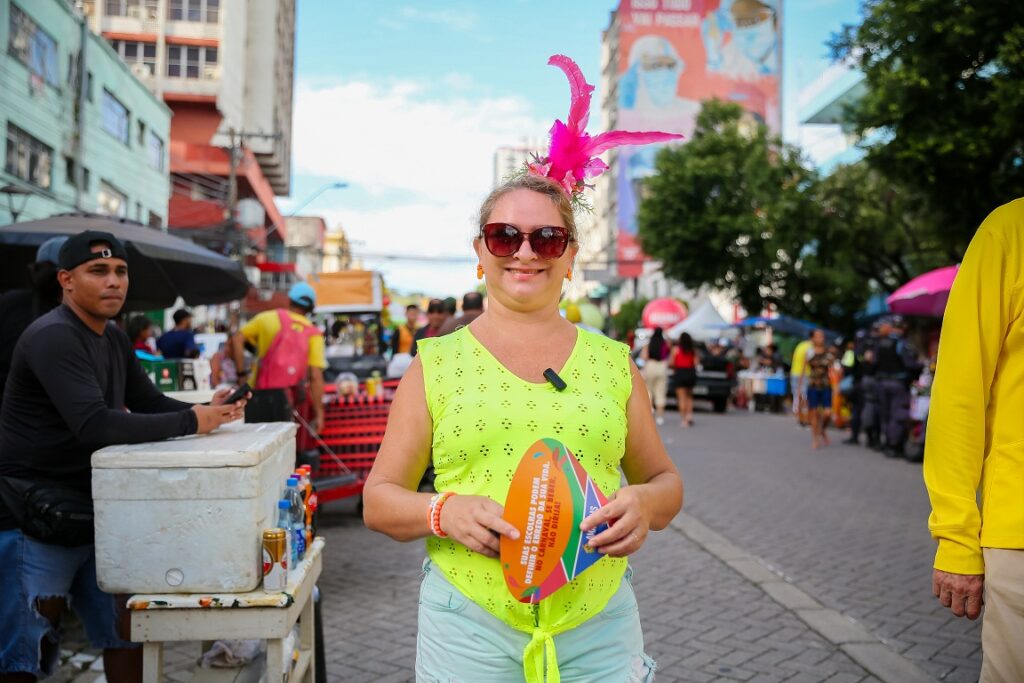 Carnaval na Floresta 2024: Detran-AM conscientiza foliões nas bandas da Bica e da Difusora 3 Personagem Neuza Marques CREDITO Isaque Ramos Detran AM 1024x683 1