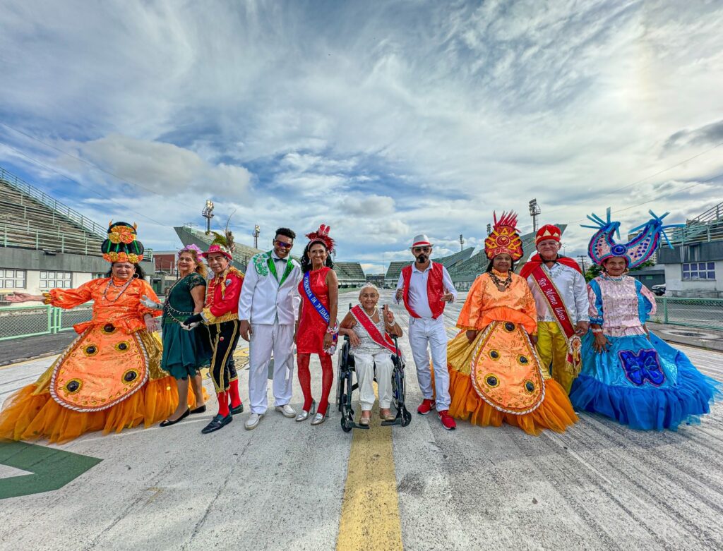 Carnaval na Floresta: Idosos de projeto da Sejusc se preparam para abrir desfiles do Grupo Especial 2 Sejusc Grupo de idoso ensaiam para desfile Fotos Ygson Franca Sejusc 2 1024x781 1