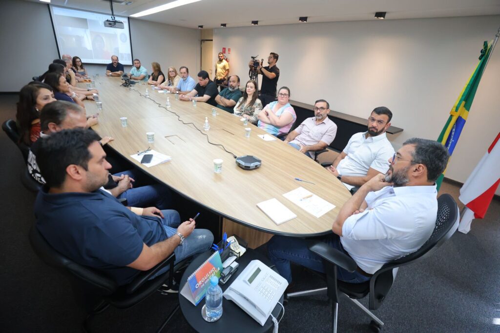 Wilson Lima da continuidade a tratativas com medicos para a manutencao dos servicos de saude FOTOS Diego Peres Secom 3 1024x683 1