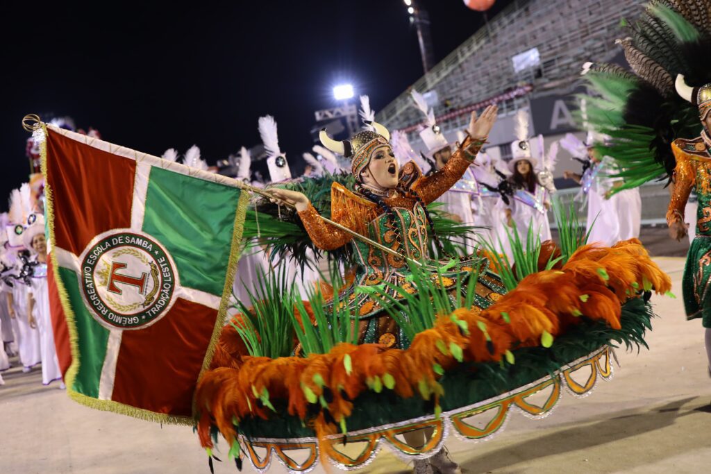 Carnaval na Floresta: Escolas de Samba do Grupo de Acesso A disputam o direito de ingressar na elite do Carnaval de Manaus 2 cultura desfiles escolas acessoA tradicao leste marcely gomes 1024x683 1