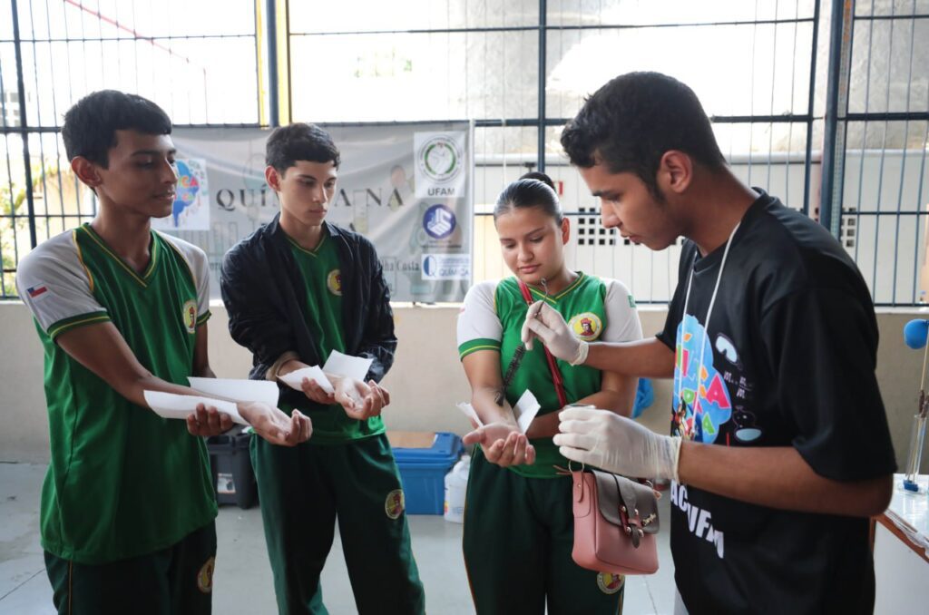 FAPEAM está com inscrições abertas para programas de apoio a eventos científicos na capital e no interior do Amazonas 2 10.10.23 Experiencias e vivencias II Mostra Cientifica e Cultural da Escola Estadual Angelo Ramazzotti Foto Nathalie Brasil 2 1024x678 1