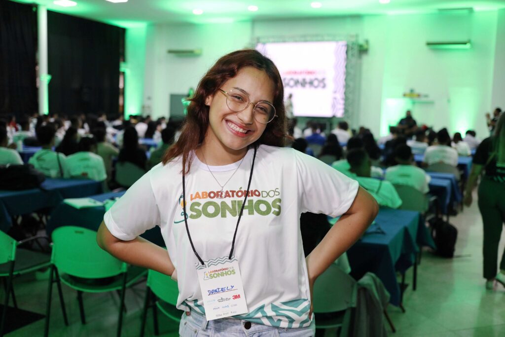 Alunos da rede estadual participam de ‘Laboratório dos Sonhos’ 3 A aluna Daniely da Silva disse ter ficado feliz com a oportunidade de discurtir melhorias para o bairro em que mora Foto Euzivaldo Queiroz Seduc 1 1024x683 1
