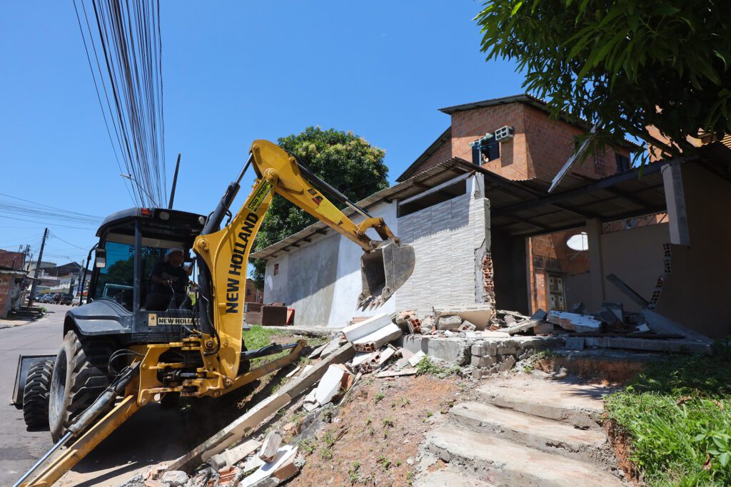 Gipiap realiza ação para notificar e retirar construções irregulares nos residenciais Mestre Chico I e II 4 AC807 A771 O GIPIAP PROSAMIN TIAGO CORREA UGPE03 1 1024x683 1