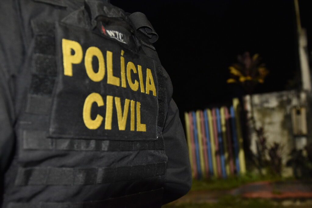 Em Ipixuna, PC-AM prende homem foragido da Justiça do Acre 2 AC807 A771 O POLICIAL FOTO ERLON RODRIGUES 1024x685 1
