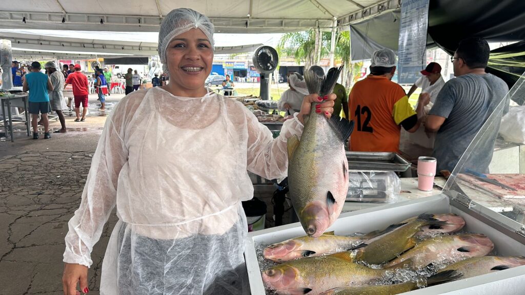 Último dia: Consumidor encontra peixe de qualidade no Feirão do Pescado 3 ADS FEIRAO DO PESCADO CHEGA AO SEU ULTIMO DIA COM OFERTA DE PEIXES DE QUALIDADE FOTOS DIVULGACAO ADS 8 1 1024x576 1
