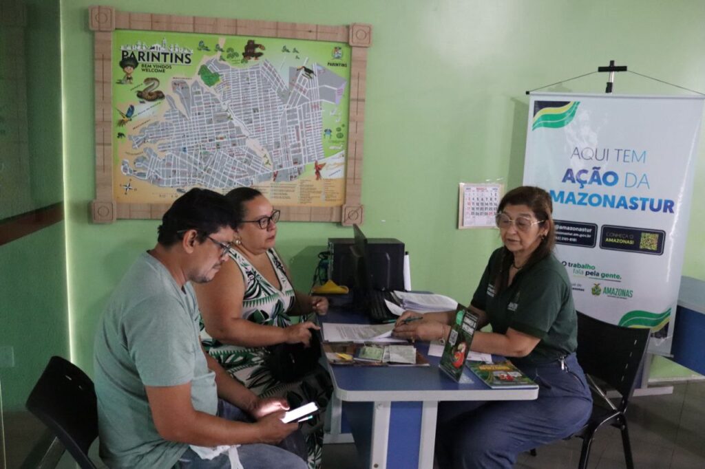 Em Parintins, Governo do Amazonas credencia prestadores de serviços turísticos no CAT 3 Amazonastur Atendimento no cat Parintins 1024x682 1