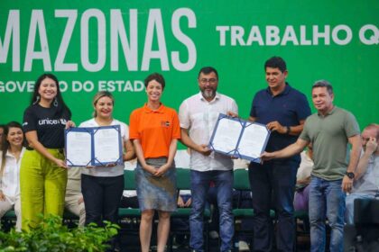 Assinatura termos de Cooperaca771 o Te769 cnica Tiago Corre770 a UGPE 3 1024x683 1