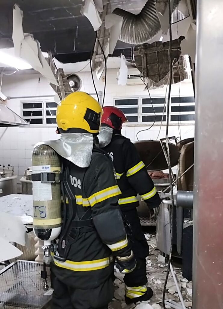 Corpo de Bombeiros socorre trabalhador com queimadura após explosão de panela de pressão industrial 2 CBMAM EXPLOSAO DE PANELA DE PRESSAO FOTO DIVULGACAO 1 741x1024 1