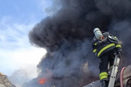 CBMAM INCENDIO EM VEICULOS DENTRO DE BALSA FOTO DIVULGACAO 1 725x1024 1