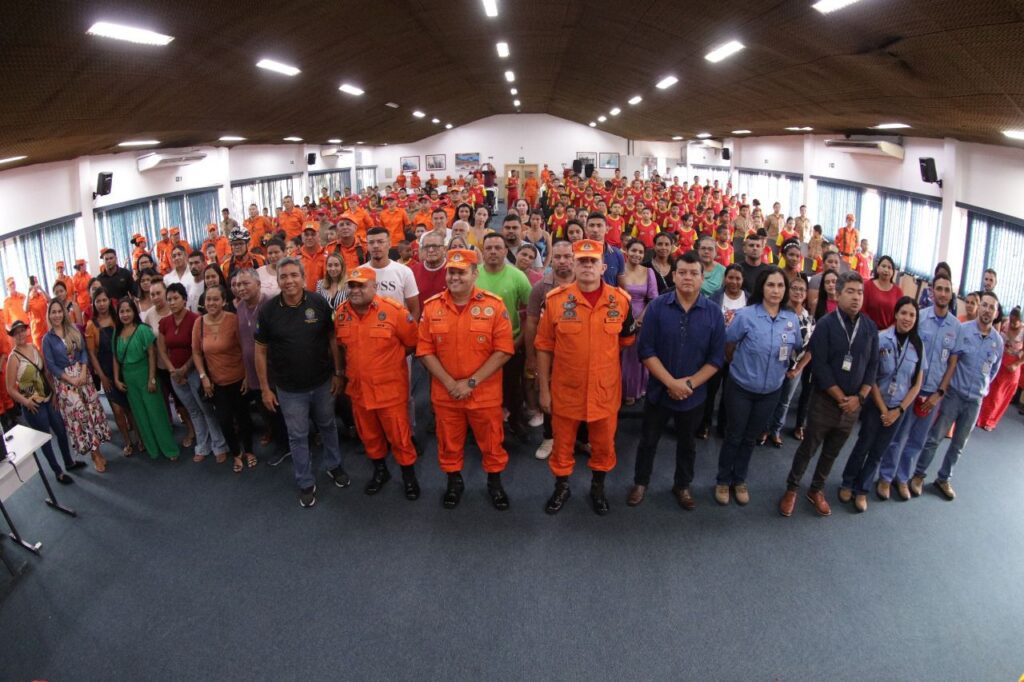 Corpo de Bombeiros inicia aulas do Programa Bombeiro Mirim na capital e no interior 2 CBMAM SOLENIDADE DE AULA INAUGURAL DO PROEBOM FOTO ARTHUR CASTRO 1 1024x682 1