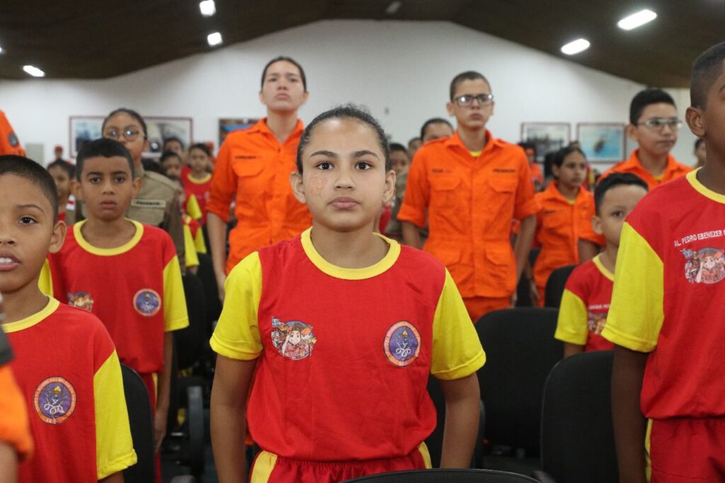 Corpo de Bombeiros inicia aulas do Programa Bombeiro Mirim na capital e no interior 4 CBMAM SOLENIDADE DE AULA INAUGURAL DO PROEBOM FOTO ARTHUR CASTRO 4 1024x682 1