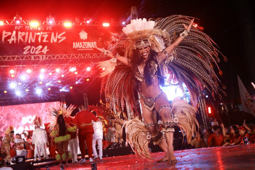Noite de Caprichoso e Garantido confirma o sucesso do lançamento do 57º Festival de Parintins, no Bumbódromo 6 Cultura Luana Alfaia Cunha Garantido Marcely Gomes 1024x683 1