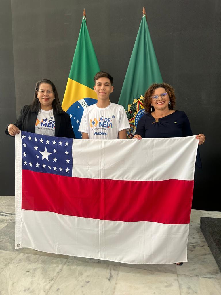 Em Brasília, aluno de escola estadual da zona norte representa o Amazonas em evento do MEC 3 Diretora Lisandra Sergio Miguel e Edilene Pinheiro