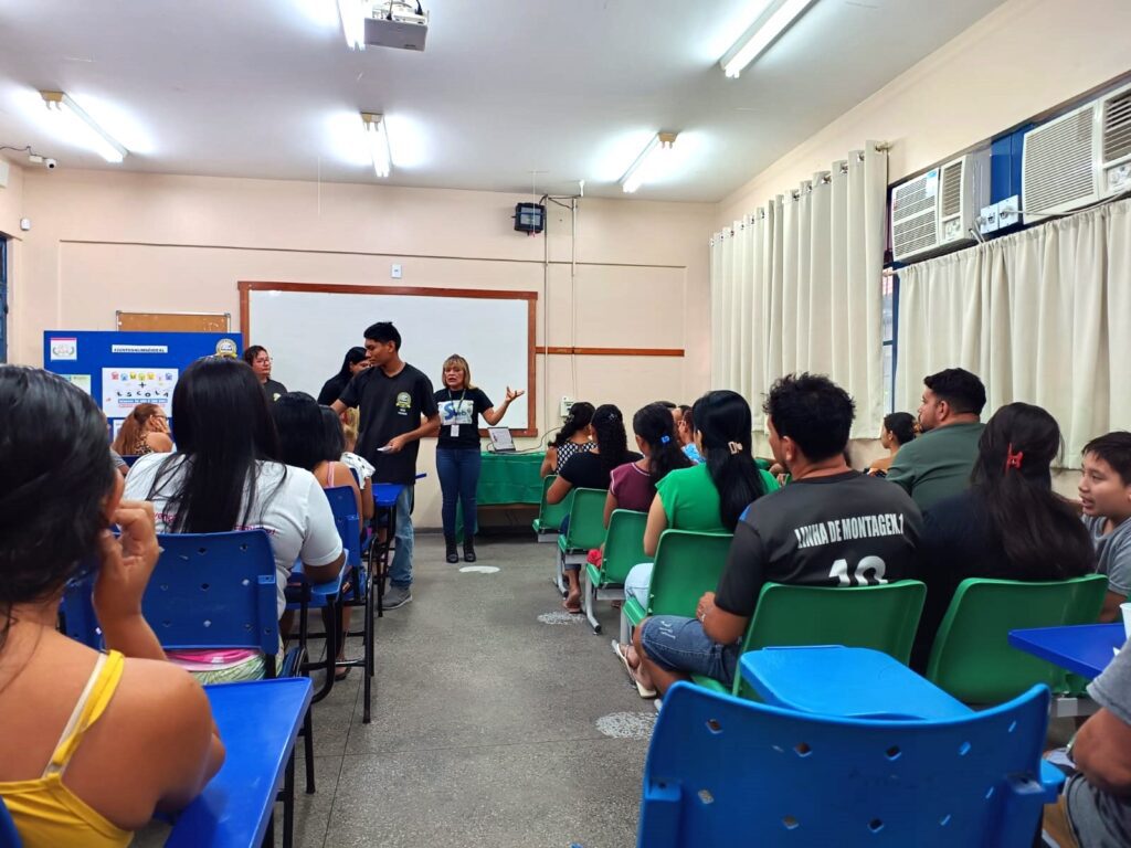 Elas fazem a diferença: mulheres buscam transformar a Educação no Amazonas 3 Educacao A gestora Roseane Vargas da Escola Estadual Roderick Castelo Branco comecou a trilhar o caminho profissional da educacao ainda na adolescencia Foto Acervo Pessoal 1024x768 1