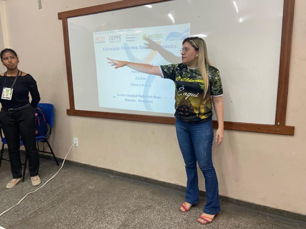 Elas fazem a diferença: mulheres buscam transformar a Educação no Amazonas 4 Educacao A professora Silmara Branco contou que gosta de trabalhar a inclusao social e busca ser inspiracao para seus alunos. Foto Acervo Pessoal 1024x768 1