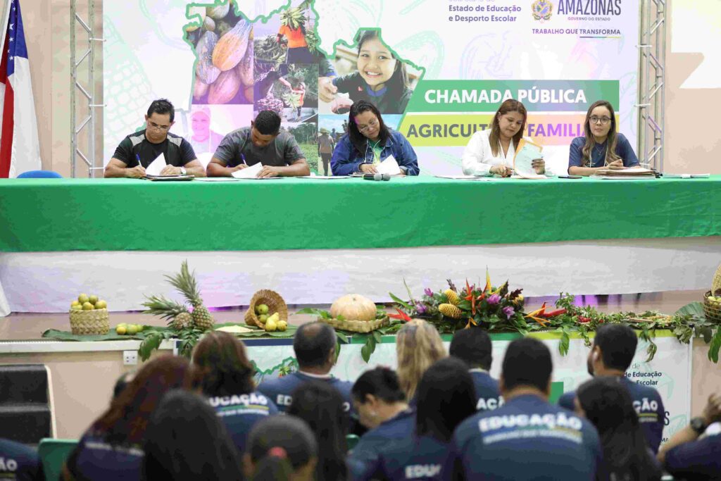 Agricultores de comunidades tradicionais concorrem a edital para fornecimento de merenda escolar 2 Educacao Edital de chamada publica Foto Euzivaldo Queiroz Seduc 24 1 1024x683 1