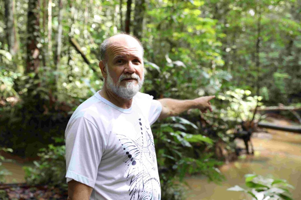 Alunos da rede estadual participam de atividade de conscientização ambiental no leito do igarapé Água Branca 4 Educacao Jo Farah Foto Hitalo Kleto 1024x683 1