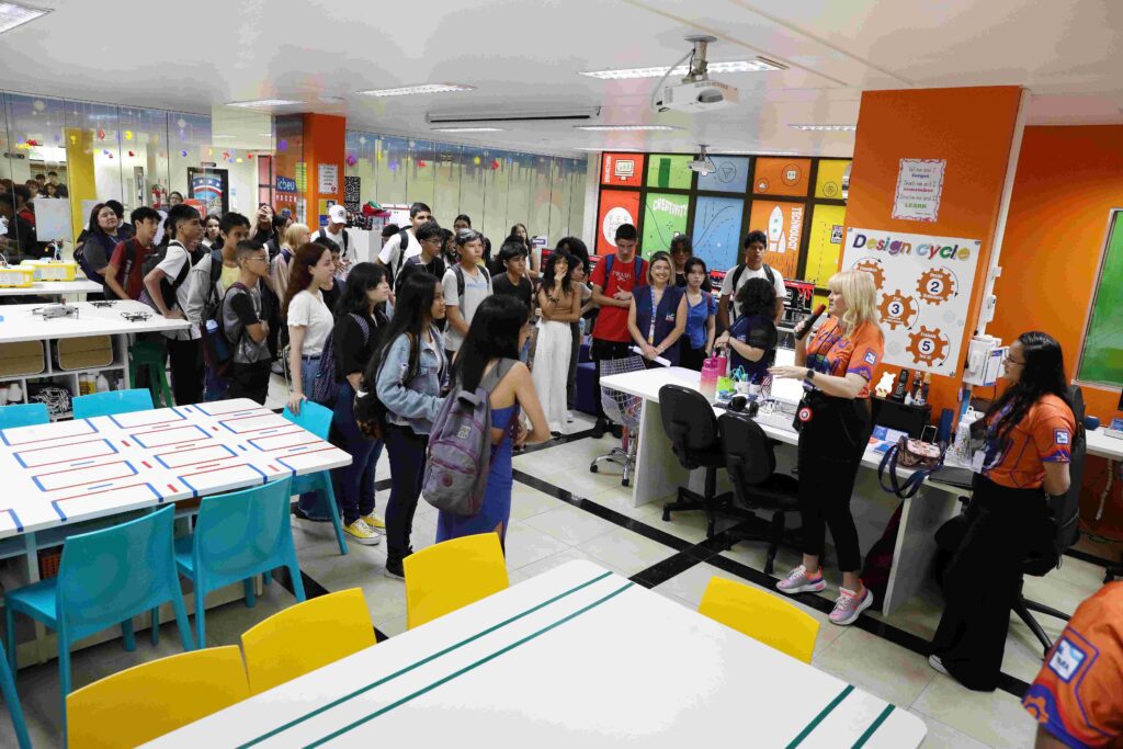 Alunos da rede estadual destacam novas possibilidades a partir do projeto Jovem Bilíngue 5 Educacao Jovem Bilingue Foto Euzivaldo Queiroz Seduc 29 1024x683 1