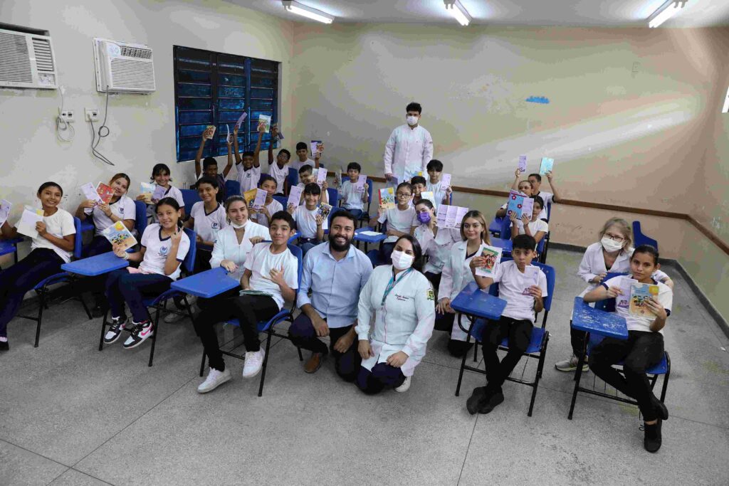 Alunos da EE Profª. Tereza Tupinambá participam de ações em alusão ao “Março Lilás” 4 Educacao Vacinacao e Palestra sobre a prevencao do Colo de Utero Foto Euzivaldo Queiroz Seduc 146 1024x683 1