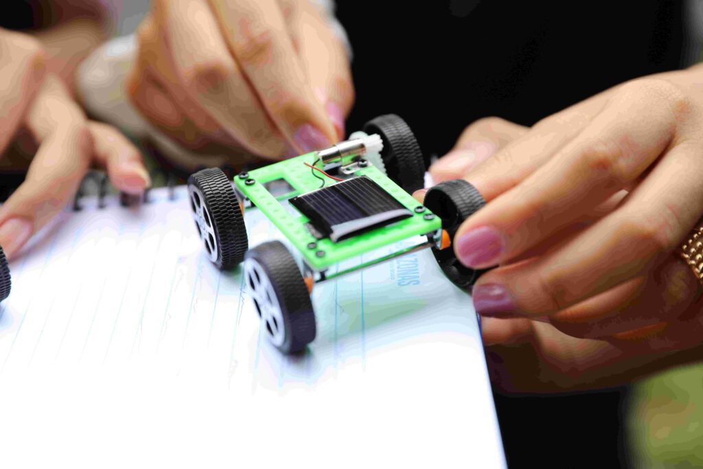 Alunos da rede estadual desenvolvem protótipos de minicarros movidos a energia solar 2 Educacao prototipos de mini carros movidos a energia solar fotos Eduardo Cavalcante seduc Am 27 1024x683 1
