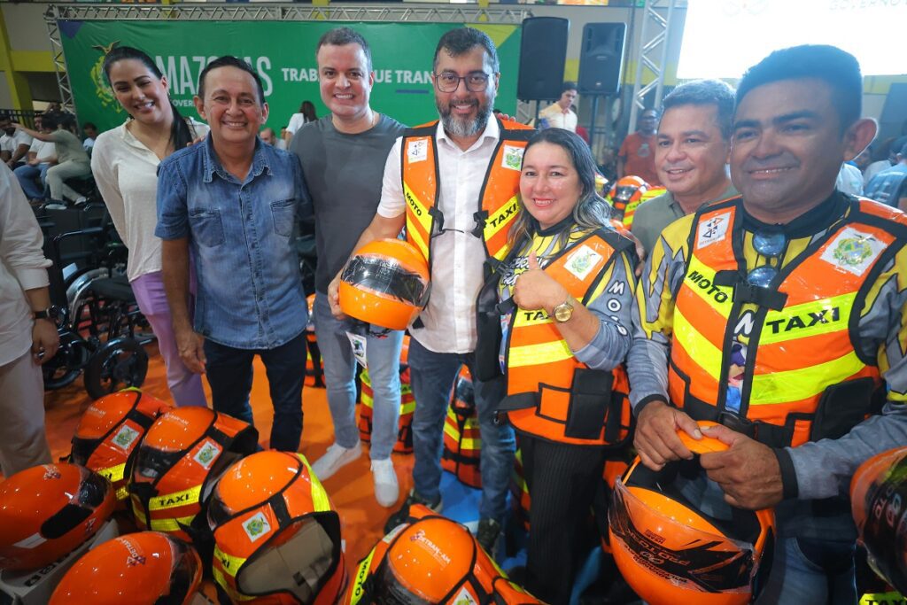 Em Parintins, Wilson Lima anuncia investimento de mais de R$ 11 milhões para os setores primário e moveleiro do estado 2 Em Parintins Wilson Lima anuncia investimento de mais de R 11 milhoes para os setores primario e moveleiro do estado 7 Foto Diego Peres Secom 1024x683 1