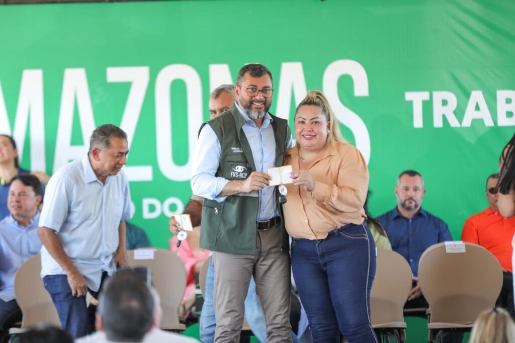 Wilson Lima reforça combate a doenças como dengue, oropouche e malária com entrega de equipamentos e veículos a municípios 4 Entrega de equipamentos contra a dengue 6 1024x682 1