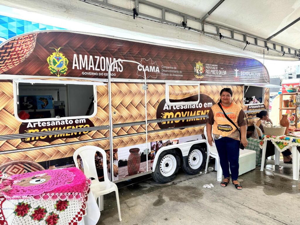 Governo do Amazonas inaugura trailers e apoia projeto para potencializar o empreendedorismo, em Rio Preto da Eva 2 Entrega de trailers em Rio Preto da Eva 1024x768 1