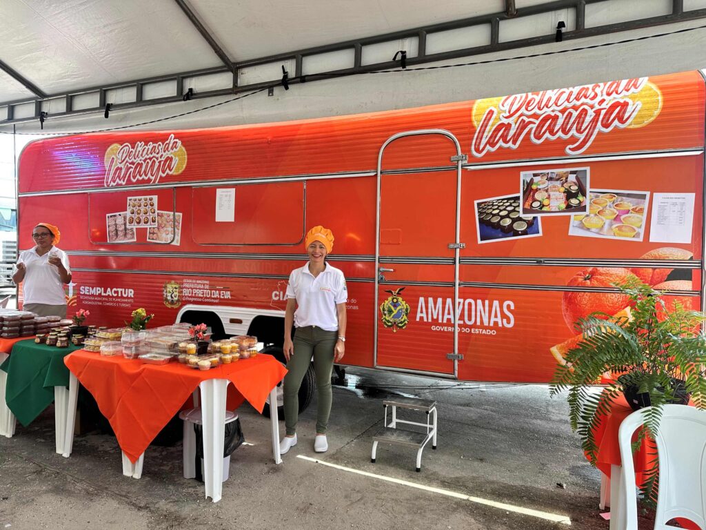 Governo do Amazonas inaugura trailers e apoia projeto para potencializar o empreendedorismo, em Rio Preto da Eva 3 Entrega de trailers em Rio Preto da Eva 2 1024x768 1