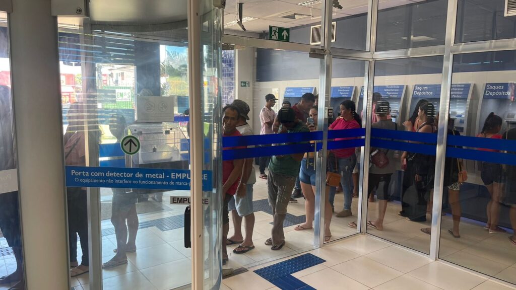 Em Humaitá, Procon-AM autua três agências bancárias por descumprimento da Lei das Filas 3 FISCALIZACAO BANCOS HUMAITA 20.03 2 1024x576 1