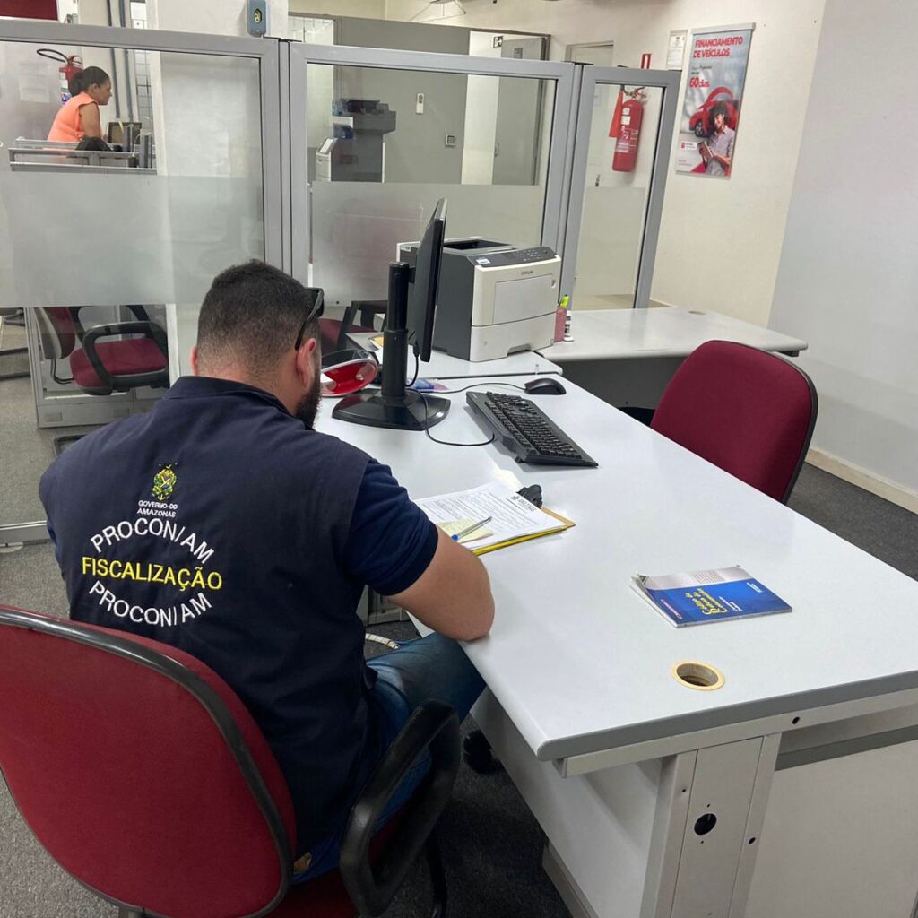 Em Humaitá, Procon-AM autua três agências bancárias por descumprimento da Lei das Filas 4 FISCALIZACAO BANCOS HUMAITA 20.03 3 1024x1024 1