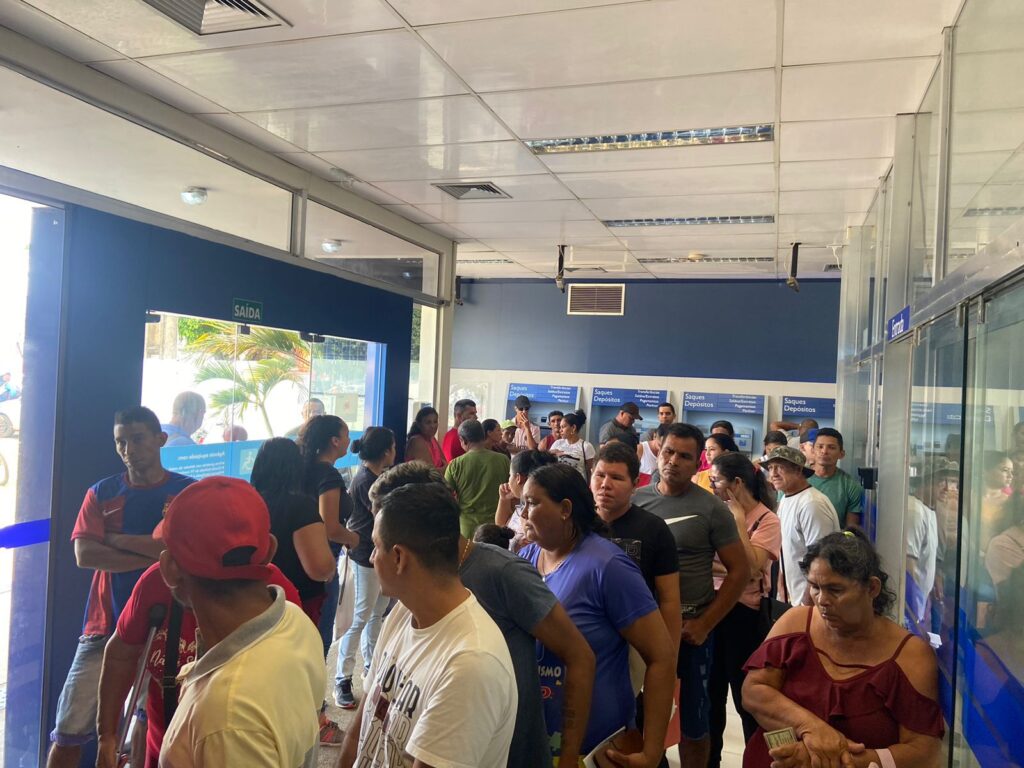 Em Humaitá, Procon-AM autua três agências bancárias por descumprimento da Lei das Filas 2 FISCALIZACAO BANCOS HUMAITA 20.03 4 1024x768 1