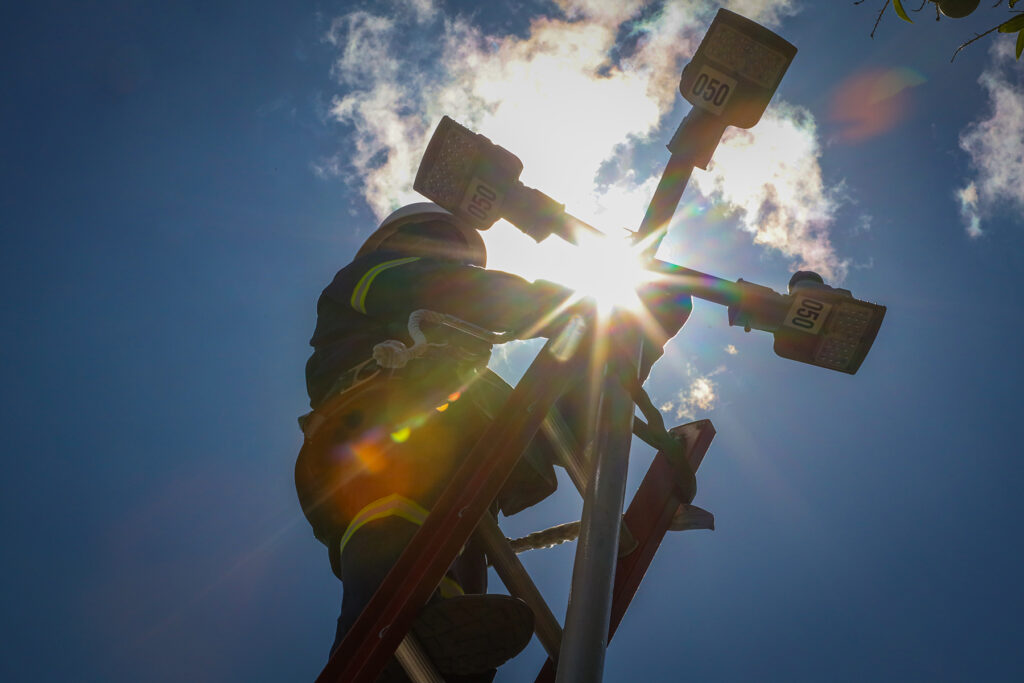 Governo do Amazonas inicia implantação de LED em Guajará 2 ILUMINA AMAZONAS FAPEAM TIAGO CORREA UGPE04 1 1024x683 1