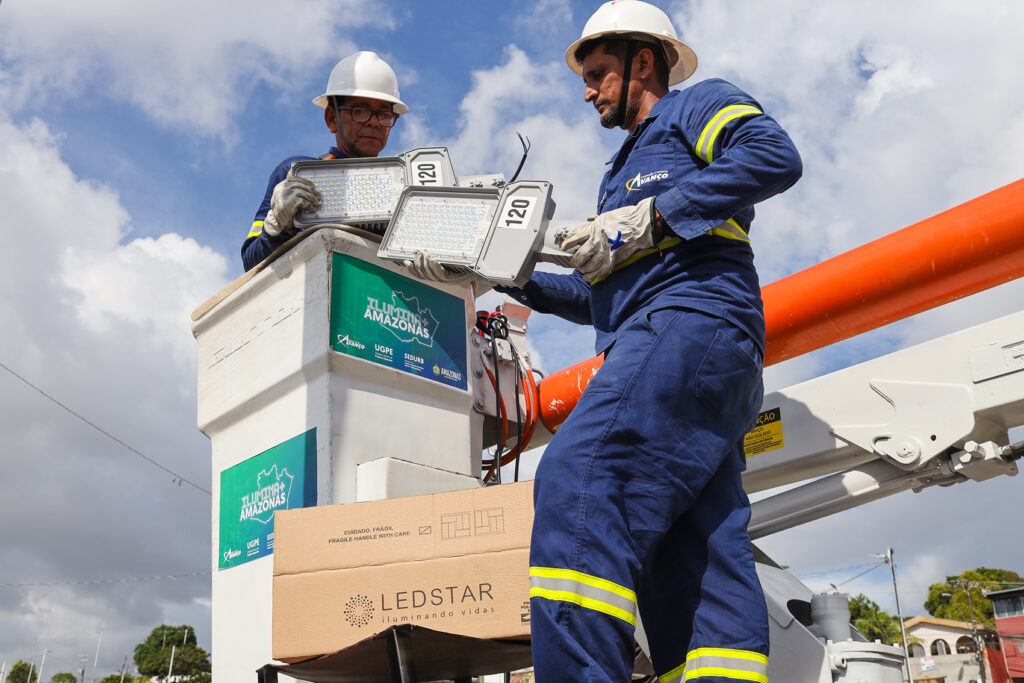 Governo do Amazonas inicia implantação de LED em Guajará 3 ILUMINA AMAZONAS TIAGO CORREA UGPE01 1024x683 1