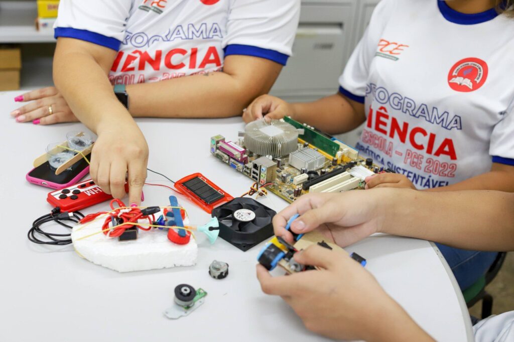 Fapeam recebe inscrições para o Programa Ciência na Escola até o dia 18 de março 3 INSCRICOES PCE 2 ERICO XAVIER FAPEAM 1 1024x682 1
