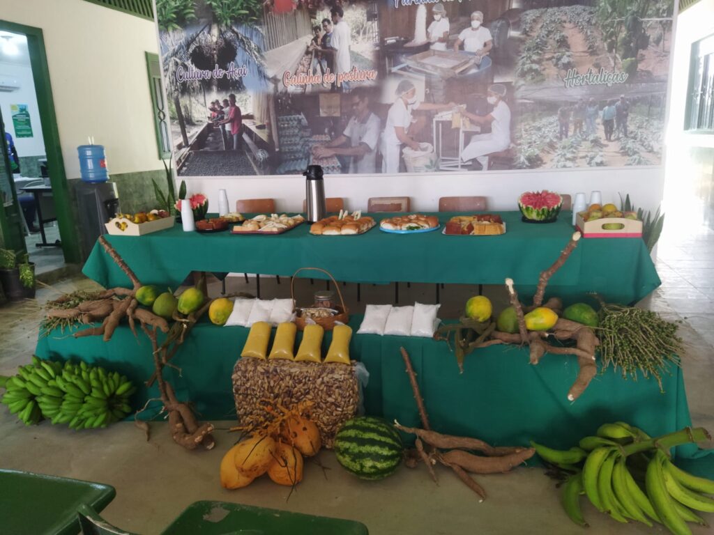 Idam escoa 14 toneladas de alimentos comercializados por meio do Programa de Aquisição de Alimentos (PAA) em Lábrea 2 Idam PAA Labrea Divulgacao 2 1024x768 1