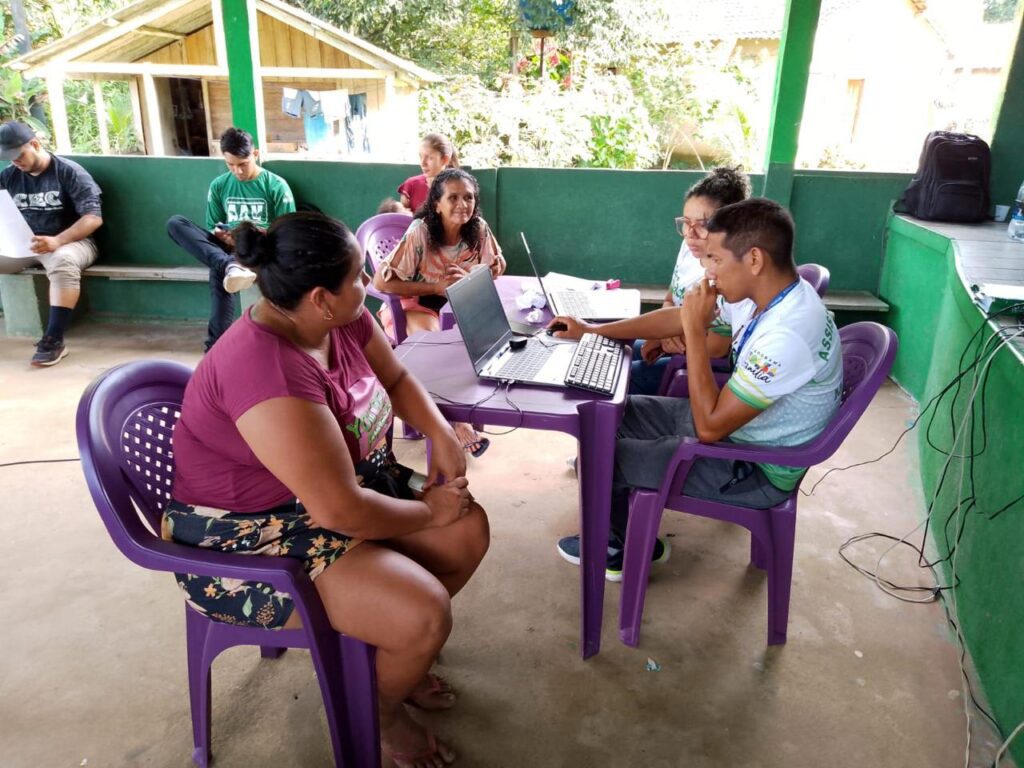 Mutirões de regularização ambiental na RDS do Rio Amapá beneficiam mais de 400 agricultores familiares 5 Mutiroes regularizacao ambiental RDS Rio Amapa Foto Divulgacao Sema 1024x768 1