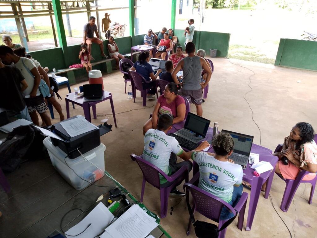 Mutirões de regularização ambiental na RDS do Rio Amapá beneficiam mais de 400 agricultores familiares 2 Mutiroes regularizacao ambiental RDS Rio Amapa Foto Divulgacao Sema 2 1024x768 1