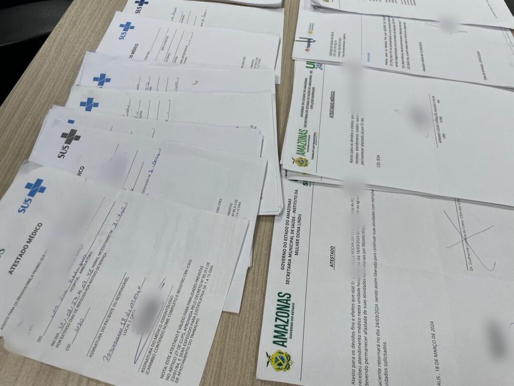 Operação Calvário: Polícia Civil prende grupo criminoso por falsificar e vender atestados médicos e certidões de óbito 4 PCAM MATERIAL APREENDIDO OPERACAO CALVARIO FOTO ERLON RODRIGUES 3 1024x768 1