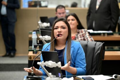 PL de Joana Darc pretende instituir campanha sobre doença genética rara que causa crises de inchaço no corpo